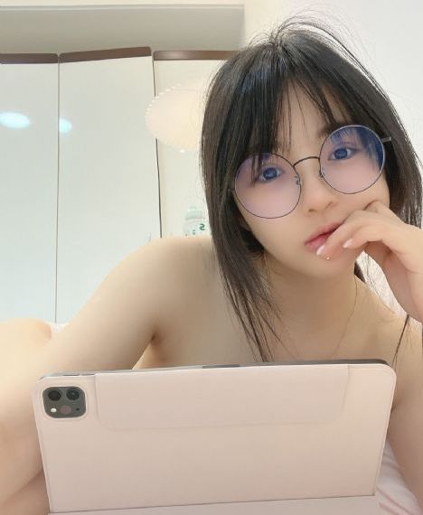 私人影院无码_十万网红美女美酱